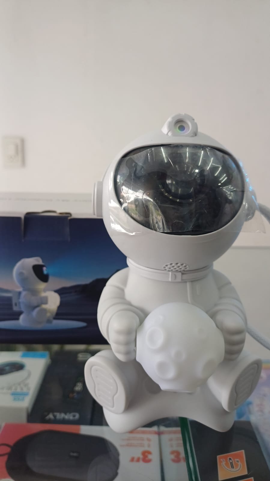 ASTRONAUTA LUZ LED CON PARLANTE - YHY-08